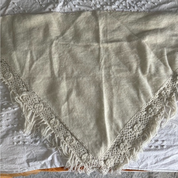 Importations Maria 100% Alpaca wool Handmade Natural Crochet Trim Poncho - Picture 6 of 10